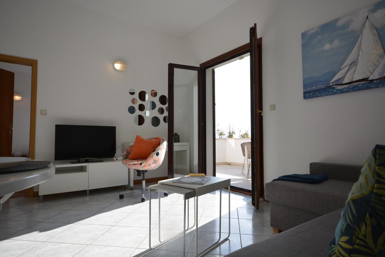 Near The Beach, With Terraces And Seaview At House B. Apartman *
