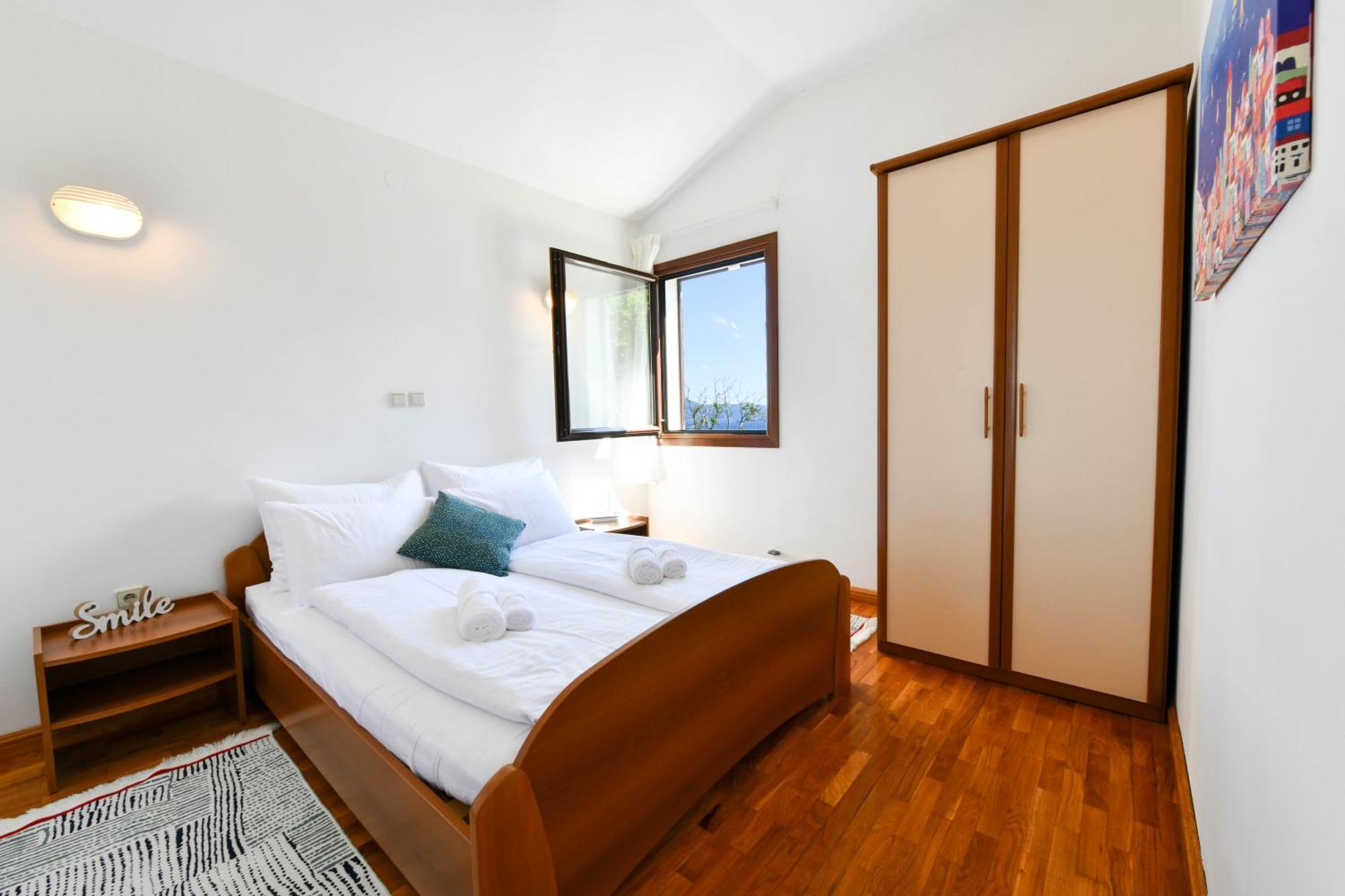 Near The Beach, With Terraces And Seaview At House B. Apartman *