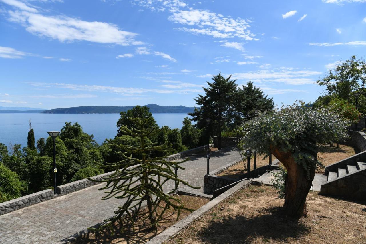 Apartment Near The Beach, With Terraces And Seaview At House B. Mošćenička Draga