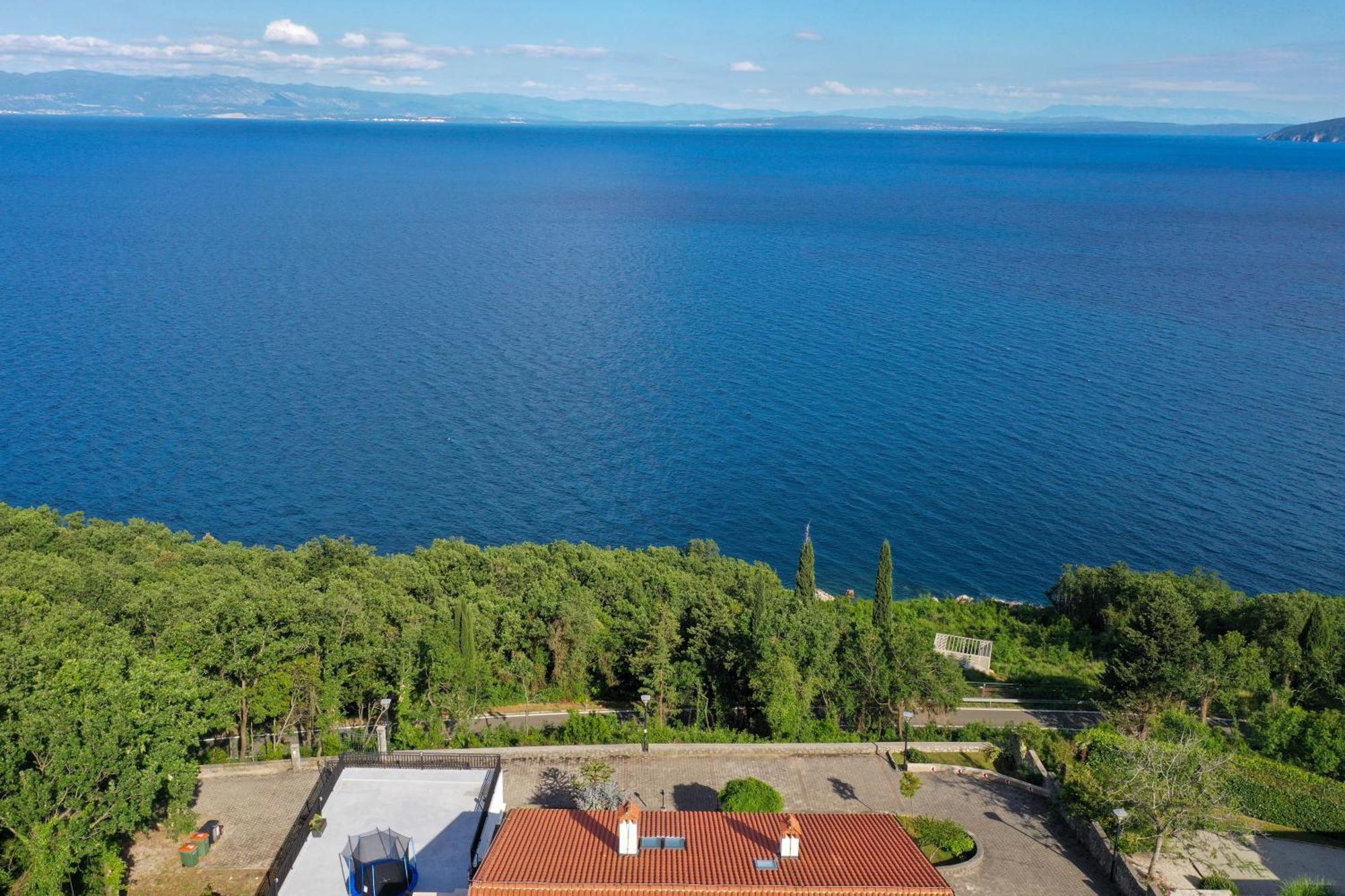 Near The Beach, With Terraces And Seaview At House B. Apartment Mošćenička Draga