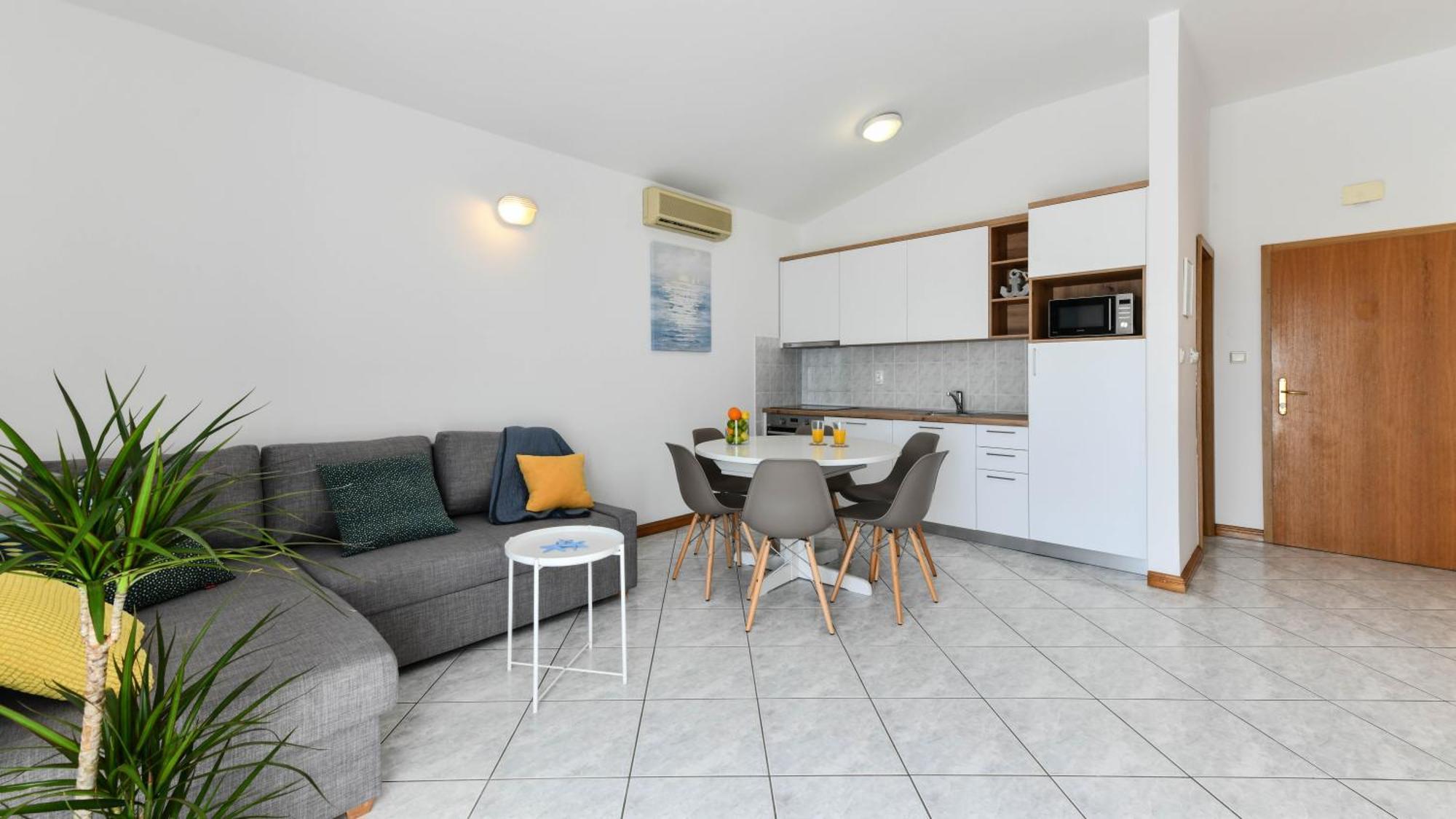 Apartment Near The Beach, With Terraces And Seaview At House B. Mošćenička Draga