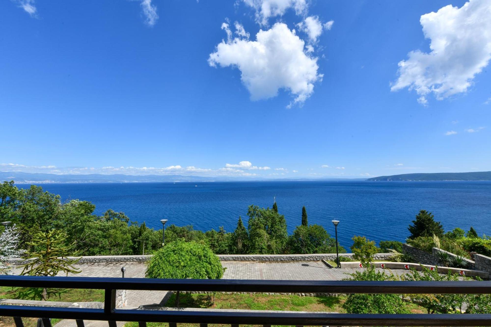 Apartment Near The Beach, With Terraces And Seaview At House B. Mošćenička Draga